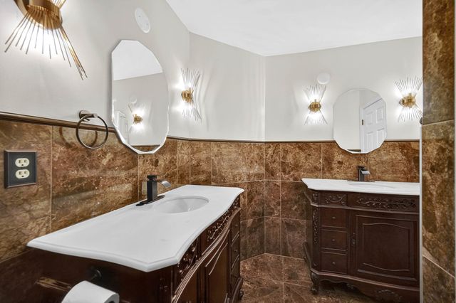 30W033 Princeton Court 30W033, Warrenville, IL 60555