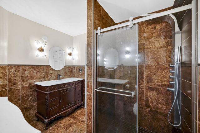 30W033 Princeton Court 30W033, Warrenville, IL 60555