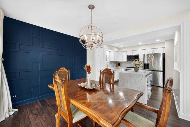 30W033 Princeton Court 30W033, Warrenville, IL 60555