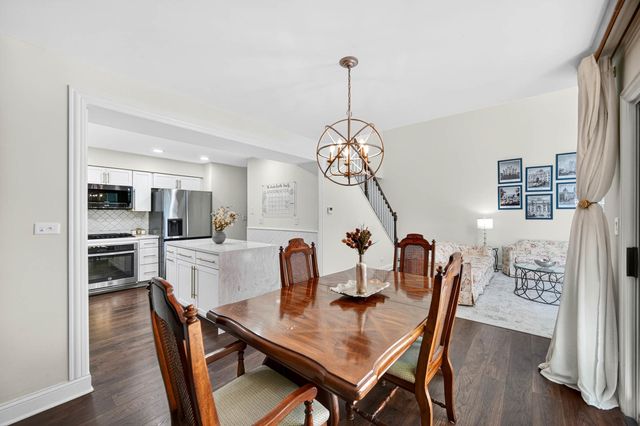 30W033 Princeton Court 30W033, Warrenville, IL 60555