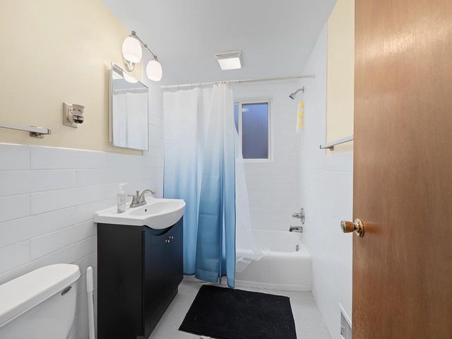 426 RUSHMORE Lane, Madison, WI 53711