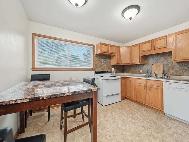 426 RUSHMORE Lane, Madison, WI 53711