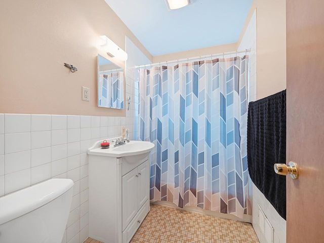 426 RUSHMORE Lane, Madison, WI 53711