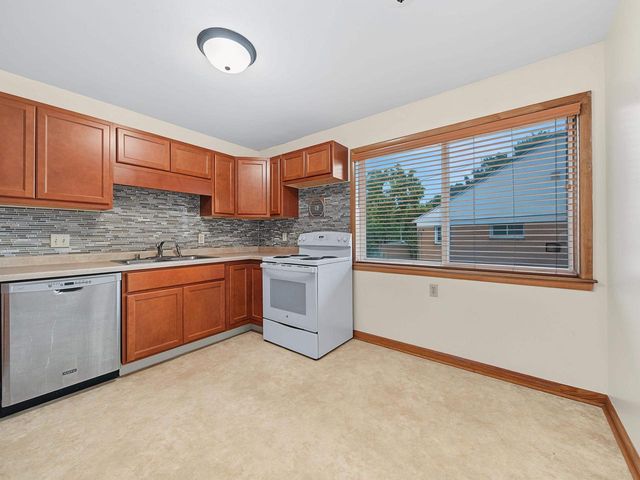 426 RUSHMORE Lane, Madison, WI 53711