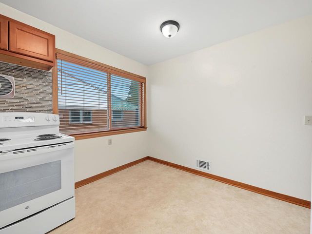 426 RUSHMORE Lane, Madison, WI 53711