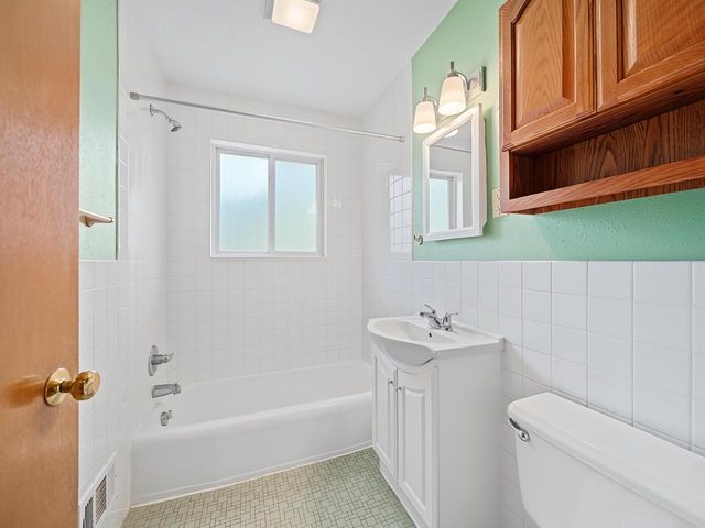 426 RUSHMORE Lane, Madison, WI 53711