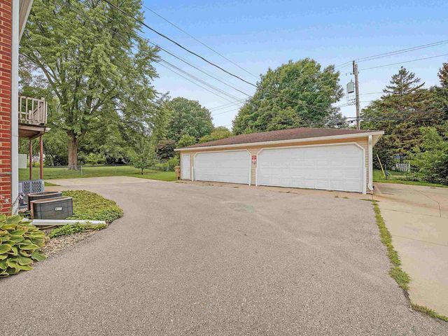 426 RUSHMORE Lane, Madison, WI 53711