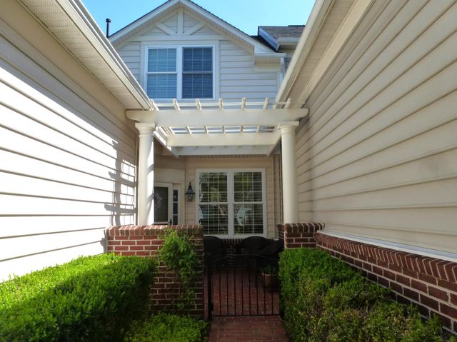 44351 OAKMONT MANOR SQ, Ashburn, VA 20147