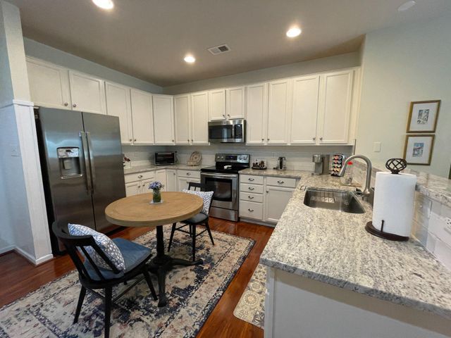 44351 OAKMONT MANOR SQ, Ashburn, VA 20147
