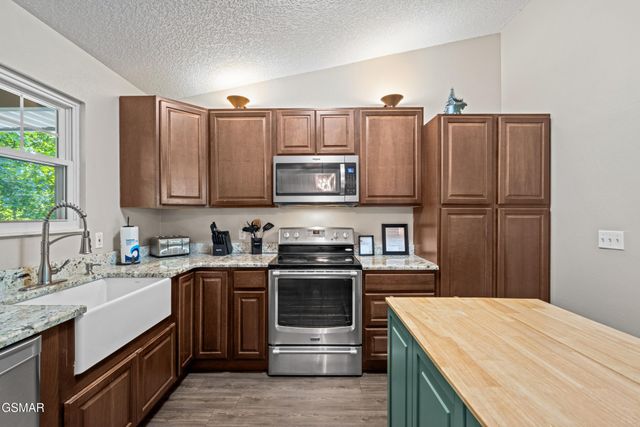 240 Bob Hollow Road, Sevierville, TN 37876