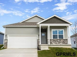 11952 S 114th Avenue, Papillion, NE 68046