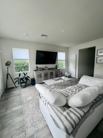 4924 Greenway Drive, Hollywood, FL 33021