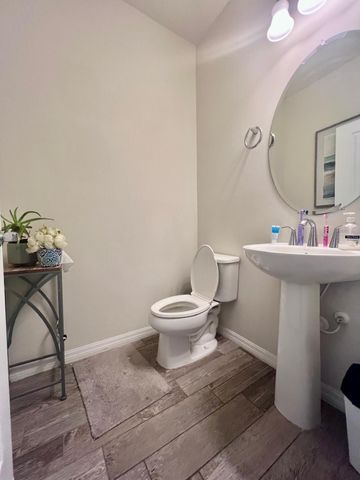 4924 Greenway Drive, Hollywood, FL 33021