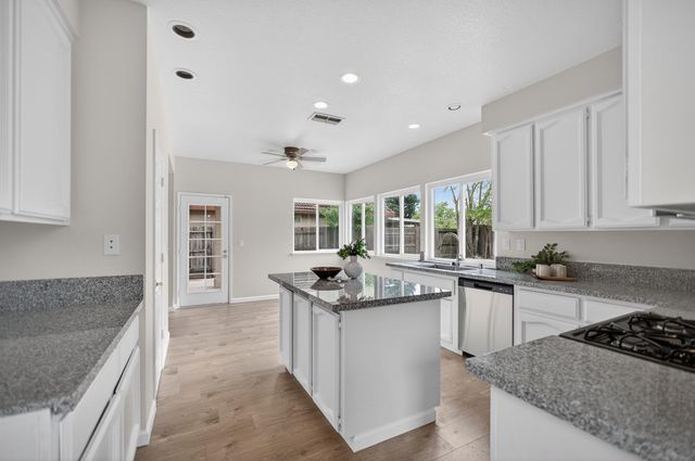 8174 Finmere Way, Sacramento, CA 95829