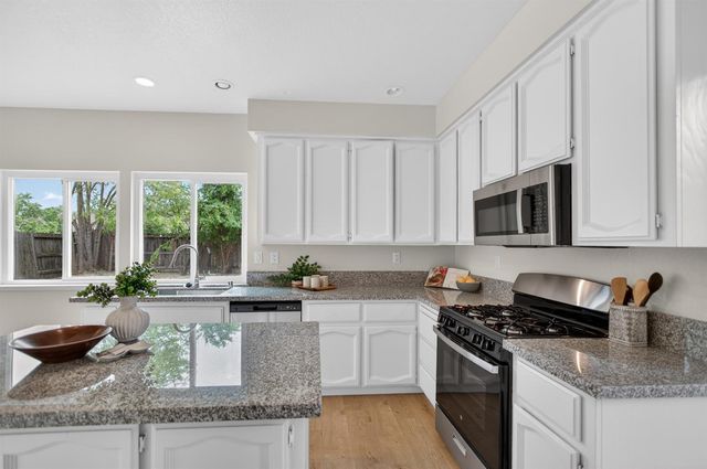 8174 Finmere Way, Sacramento, CA 95829