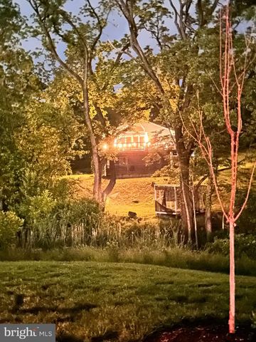 1801 CRUMS MILL RD, Harrisburg, PA 17110