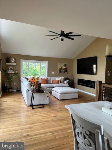 1801 CRUMS MILL RD, Harrisburg, PA 17110