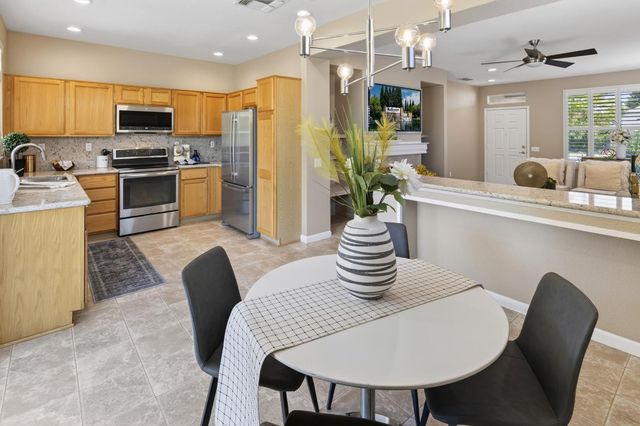 6040 Buckskin Ln, Roseville, CA 95747