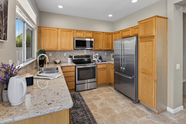 6040 Buckskin Ln, Roseville, CA 95747