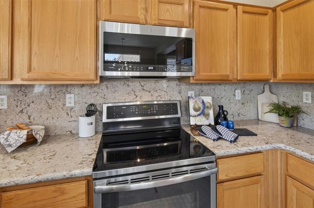 6040 Buckskin Ln, Roseville, CA 95747