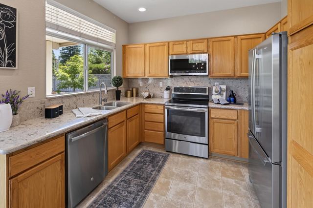 6040 Buckskin Ln, Roseville, CA 95747