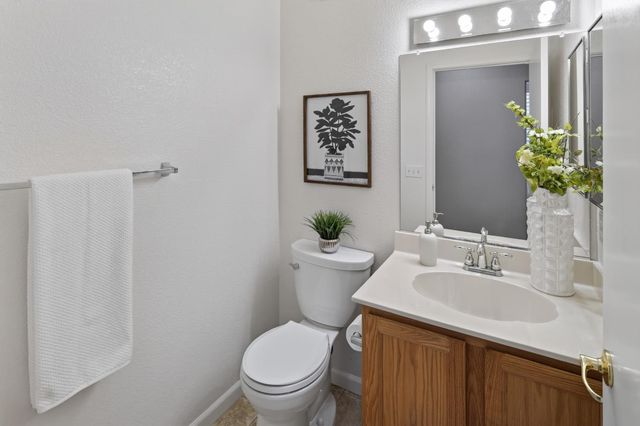 6040 Buckskin Ln, Roseville, CA 95747