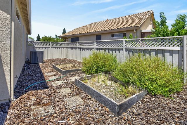6040 Buckskin Ln, Roseville, CA 95747