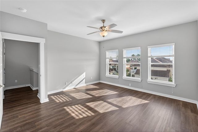 14890 Granada Dr 302, Corpus Christi, TX 78418
