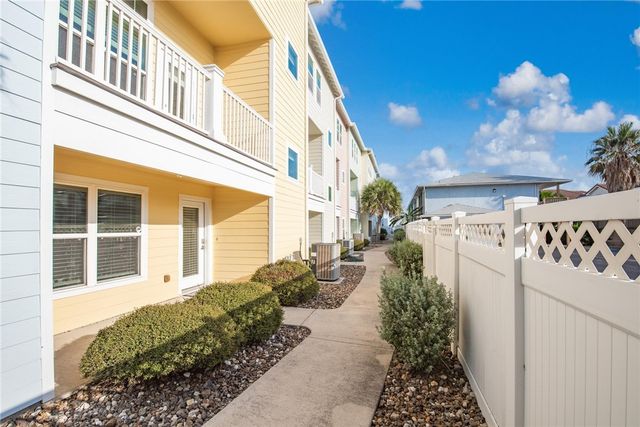 14890 Granada Dr 302, Corpus Christi, TX 78418