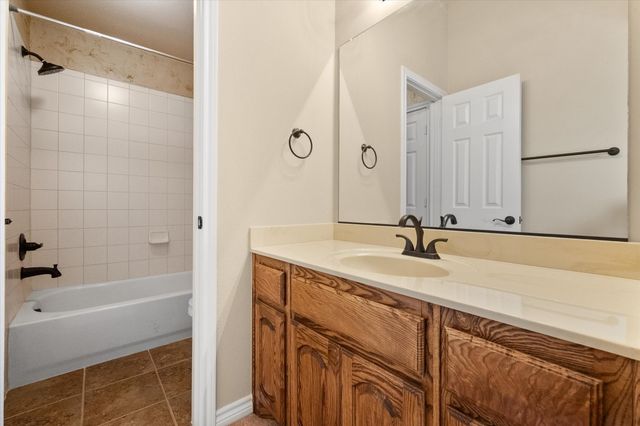 4828 Tarragon Lane, Grand Prairie, TX 75052