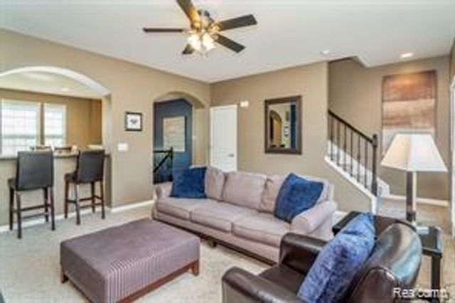 28024 Hopkins Drive, Novi, MI 48377