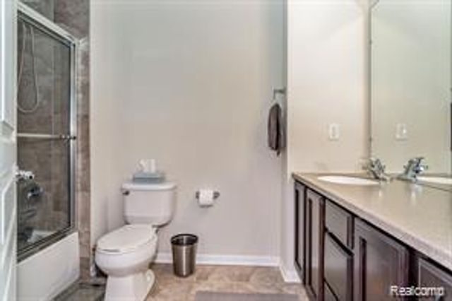 28024 Hopkins Drive, Novi, MI 48377