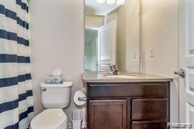 28024 Hopkins Drive, Novi, MI 48377