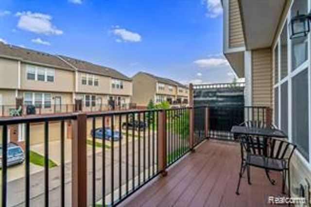 28024 Hopkins Drive, Novi, MI 48377