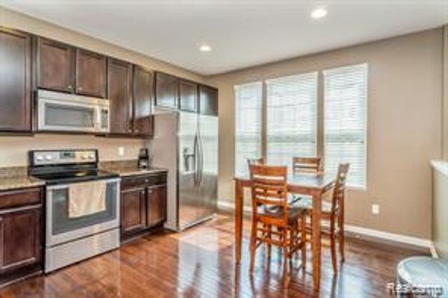 28024 Hopkins Drive, Novi, MI 48377