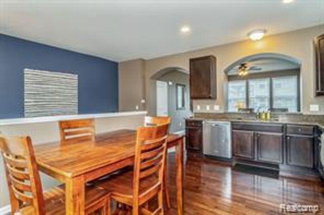 28024 Hopkins Drive, Novi, MI 48377