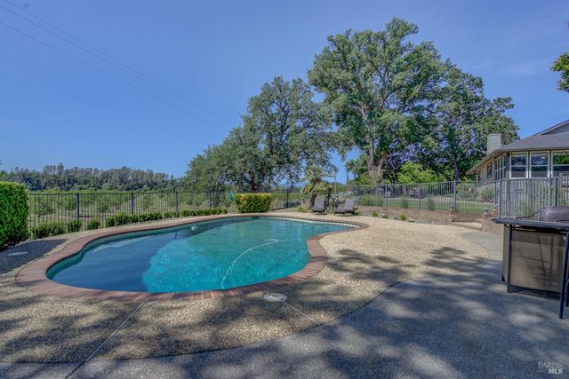 18525 Farquhar Rd, Cottonwood, CA 96022