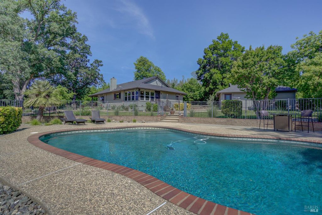 18525 Farquhar Rd, Cottonwood, CA 96022