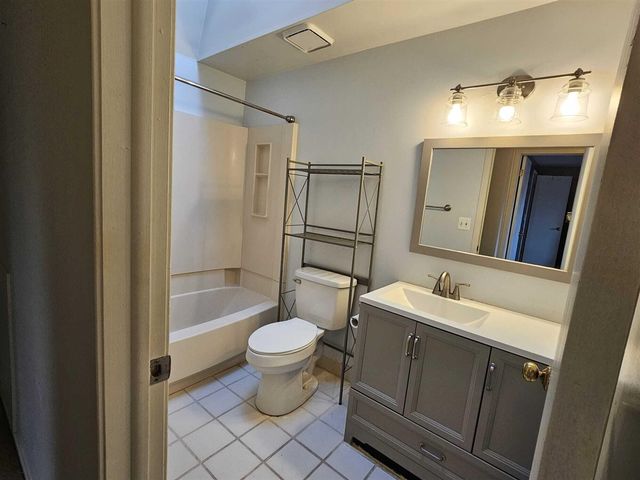 2011 Vine Way Drive Unit: 66, Canton, MI 48188