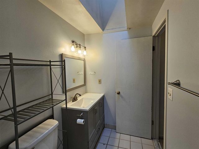 2011 Vine Way Drive Unit: 66, Canton, MI 48188