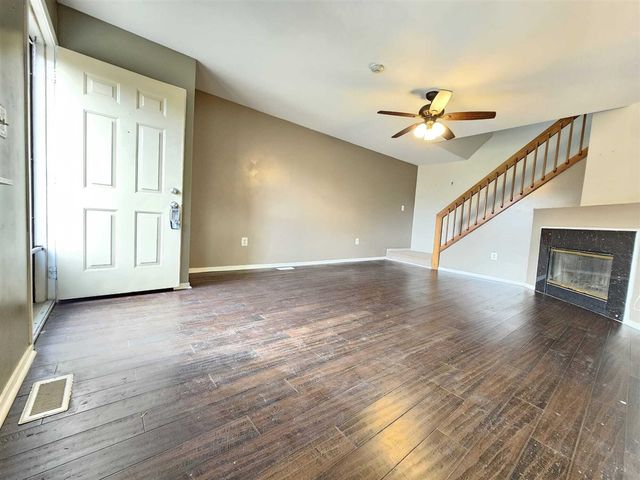 2011 Vine Way Drive Unit: 66, Canton, MI 48188