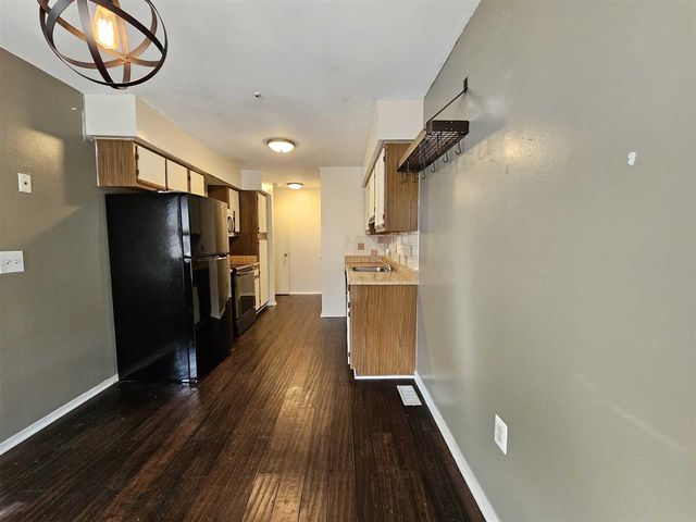 2011 Vine Way Drive Unit: 66, Canton, MI 48188
