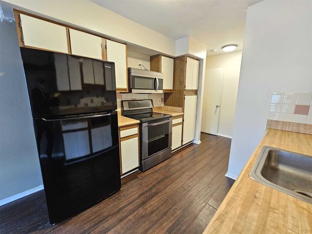 2011 Vine Way Drive Unit: 66, Canton, MI 48188