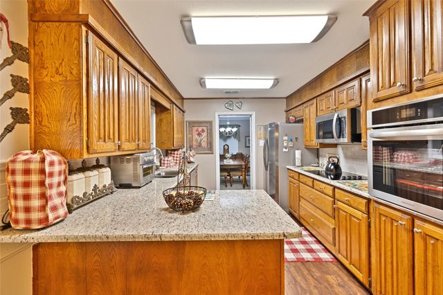 704 Hyde Park Boulevard, Cleburne, TX 76033
