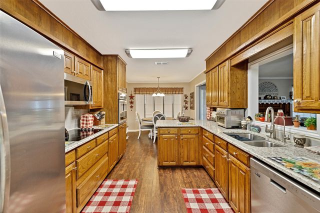 704 Hyde Park Boulevard, Cleburne, TX 76033