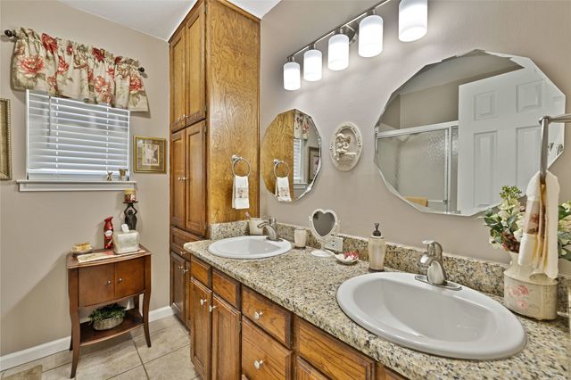 704 Hyde Park Boulevard, Cleburne, TX 76033