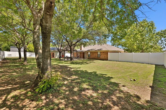704 Hyde Park Boulevard, Cleburne, TX 76033