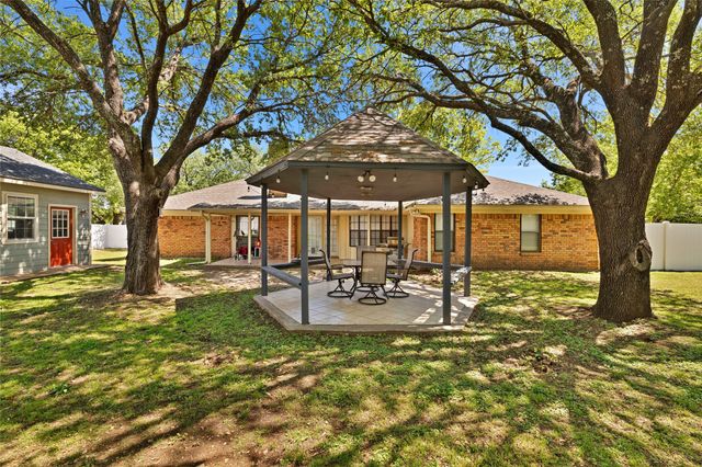 704 Hyde Park Boulevard, Cleburne, TX 76033