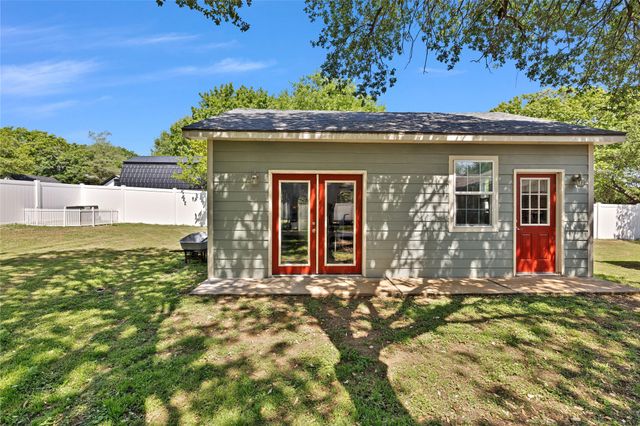 704 Hyde Park Boulevard, Cleburne, TX 76033