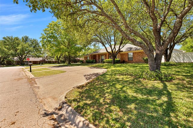 704 Hyde Park Boulevard, Cleburne, TX 76033